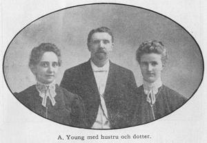 Young, A. med hustru och dotter