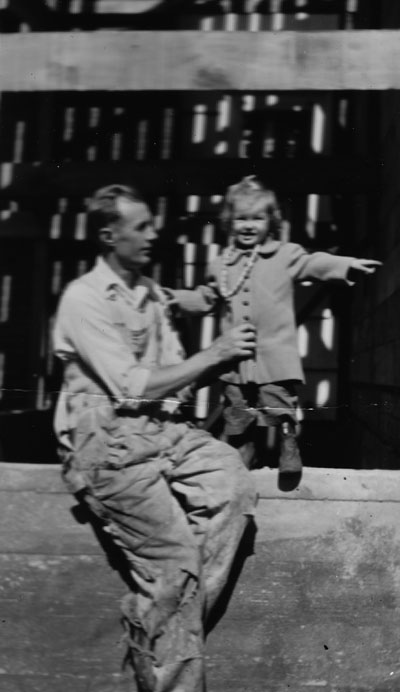 Fredrik Baudin with his young daughter Ann,1942